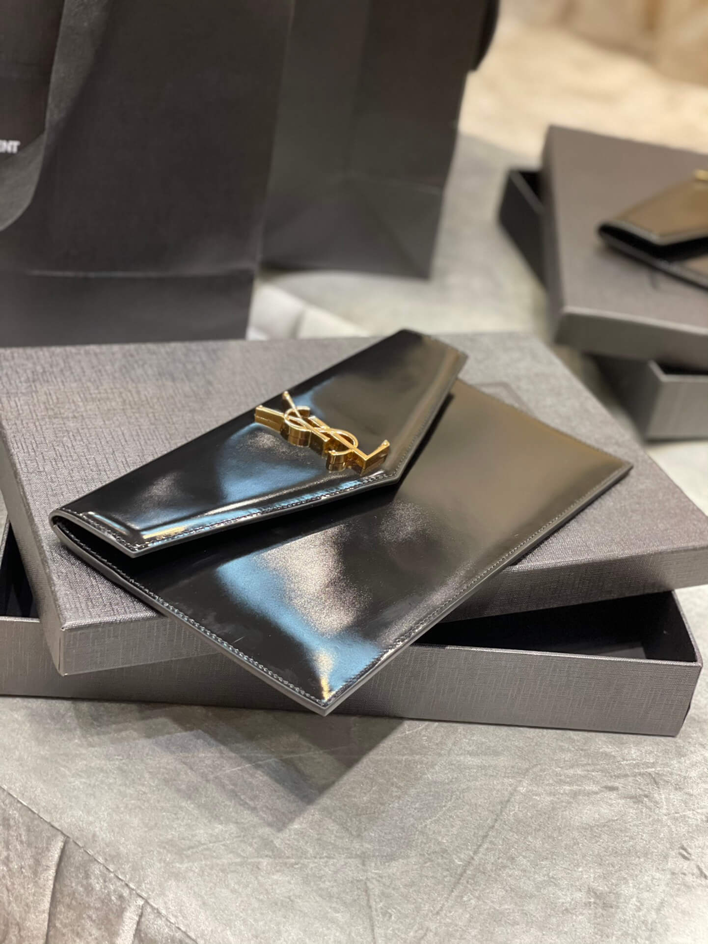 ys l 565739 clutch bag black plain shiny real leather free shipping