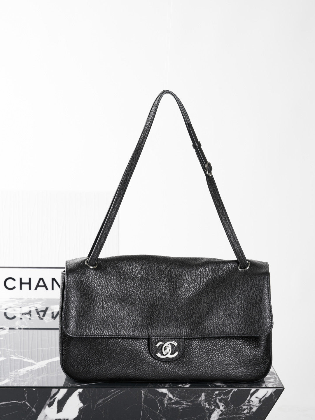 Chanel Maxi Flap Black - Image 3