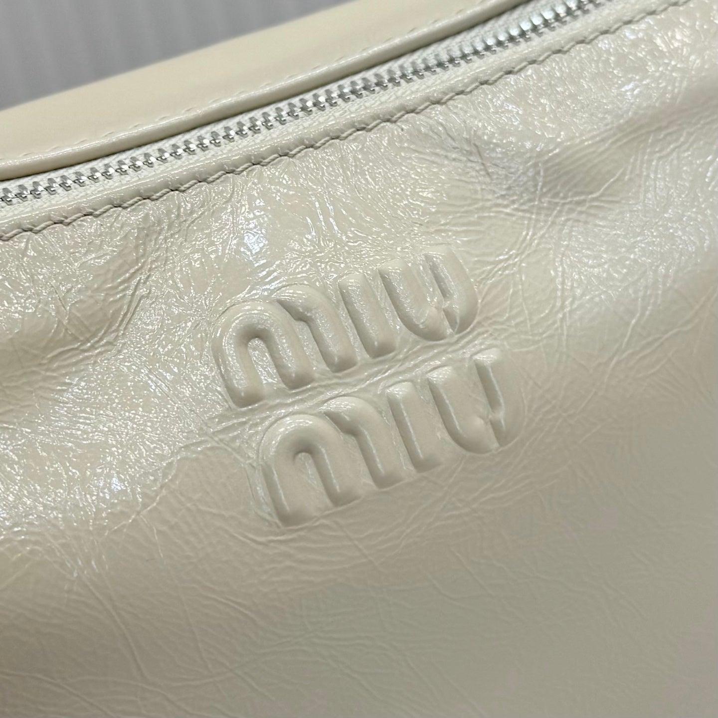 Miu Miu Classic Shoulder Bag Beige Patent Leather 5NE029