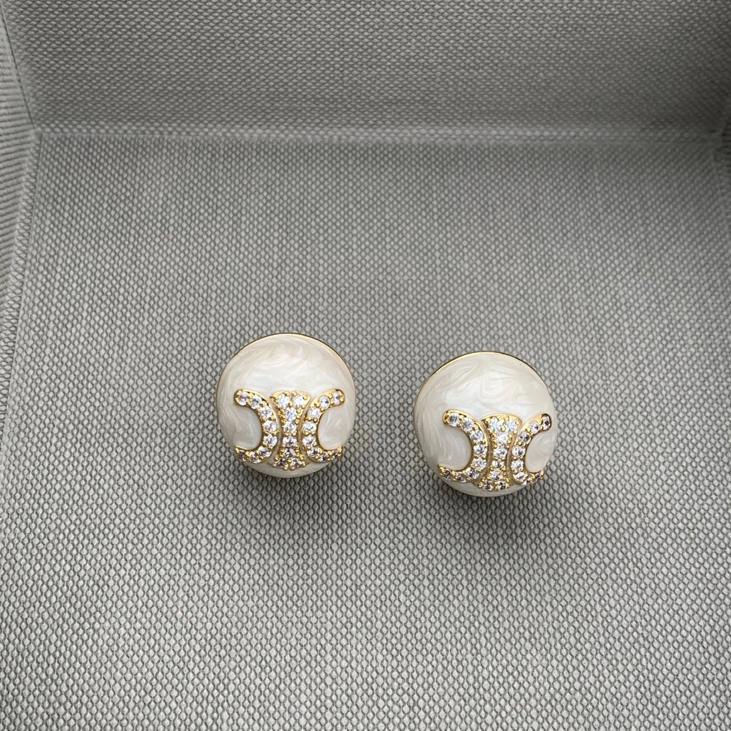 Celine Eearrings Gold Pearl MLD1502
