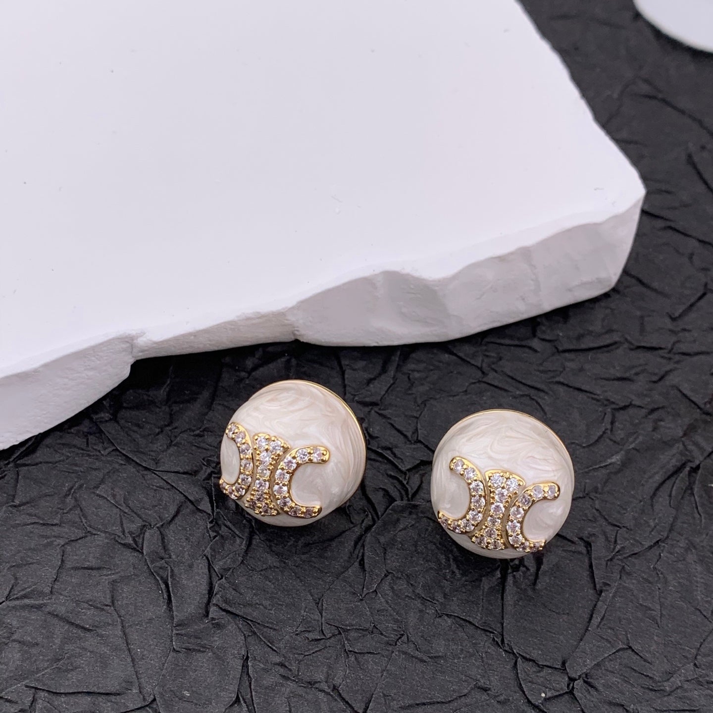 Celine Eearrings Gold Pearl MLD1502