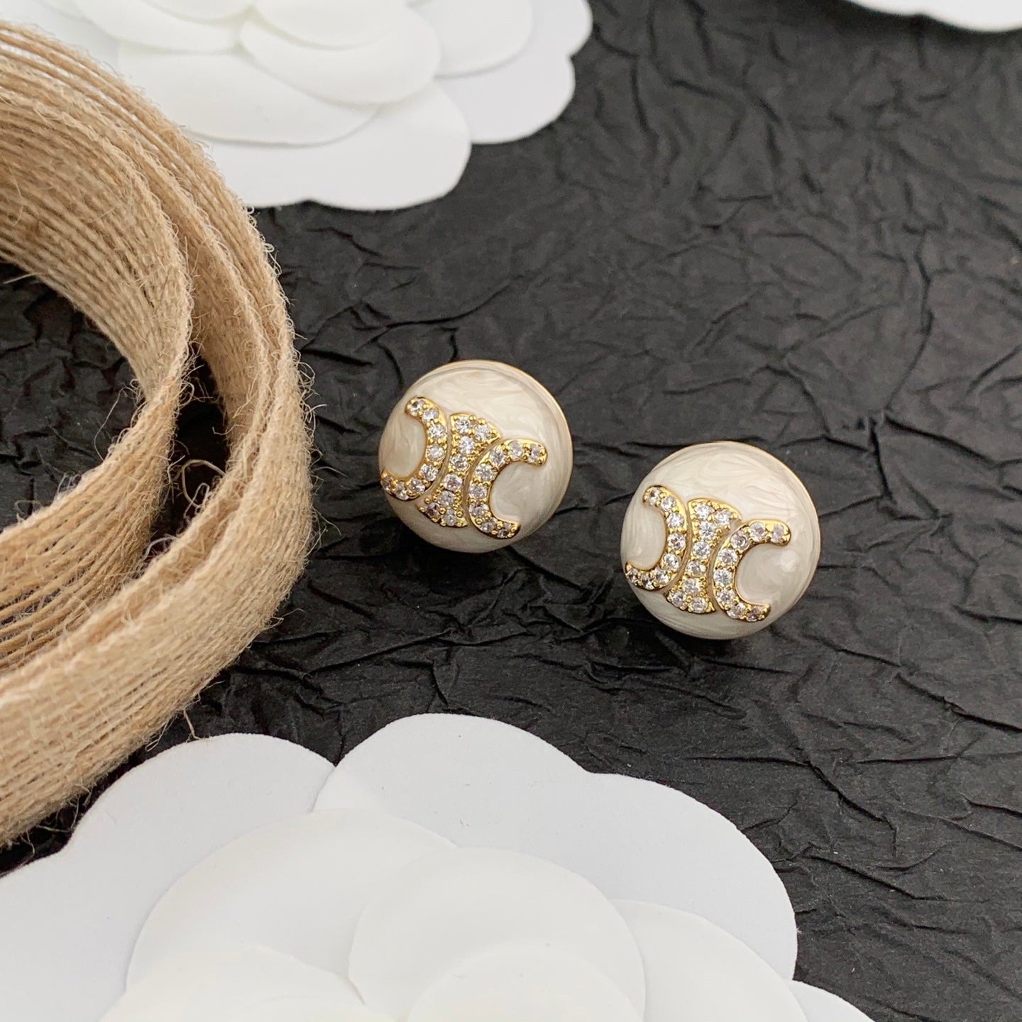 Celine Eearrings Gold Pearl MLD1502