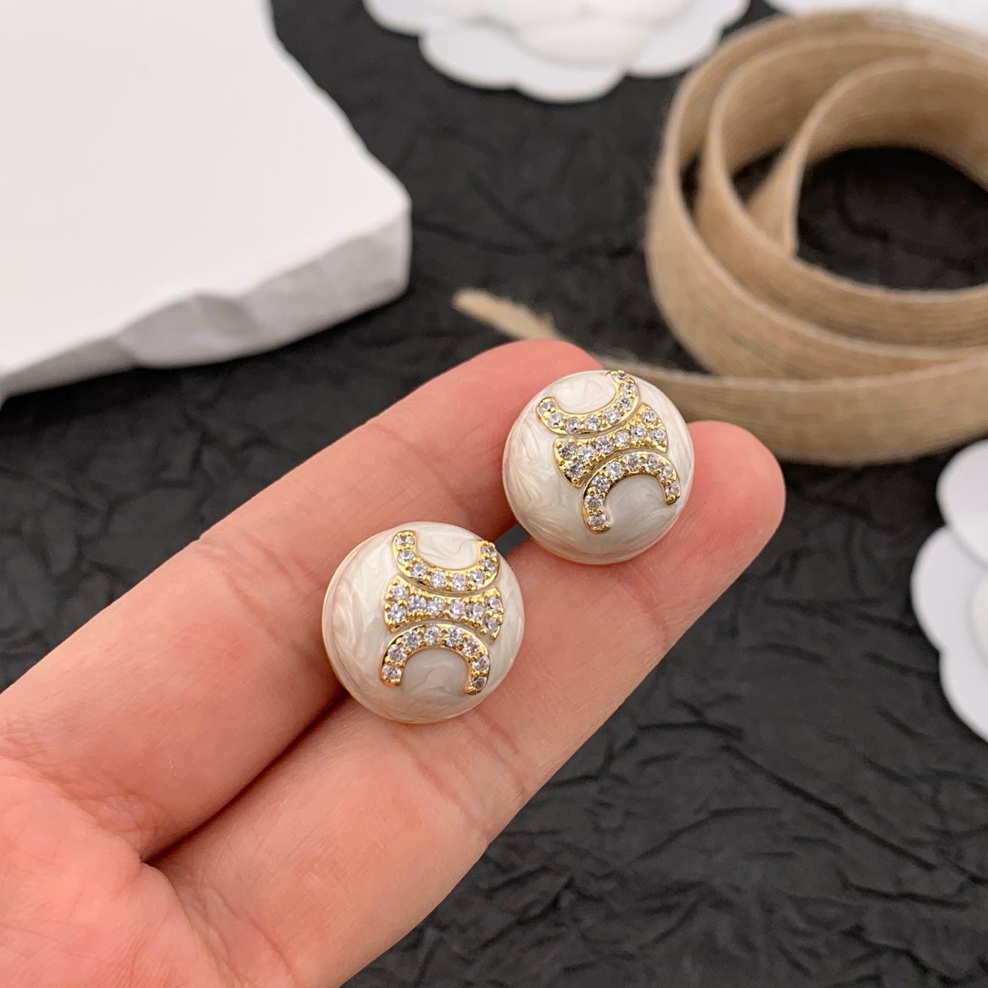 Celine Eearrings Gold Pearl MLD1502