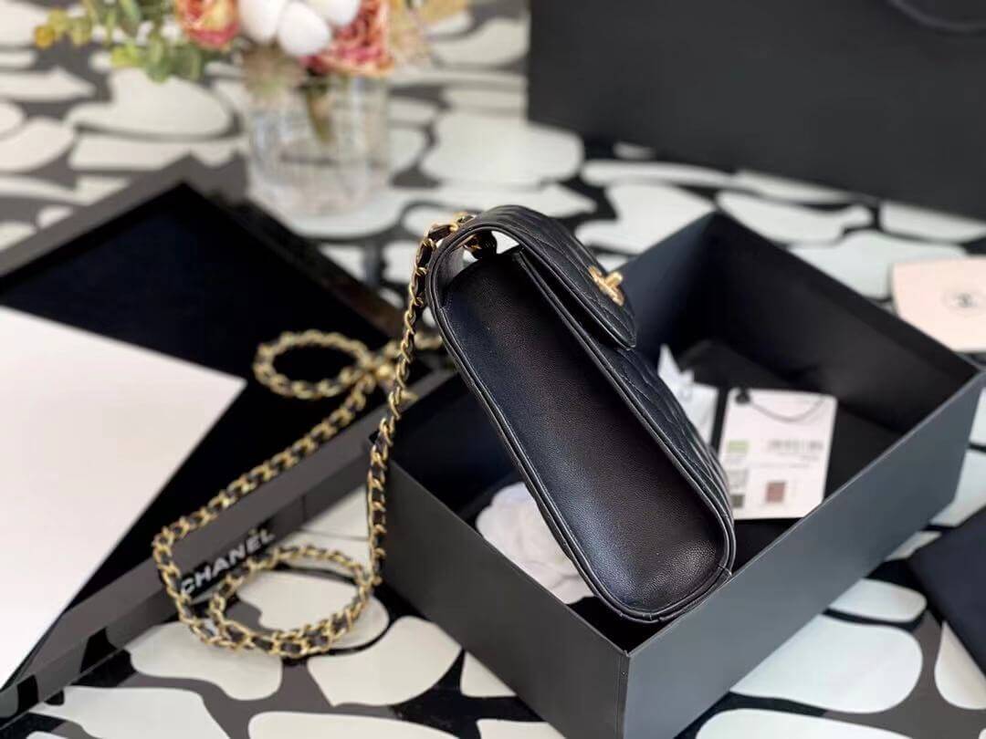 cha shoulder bag black