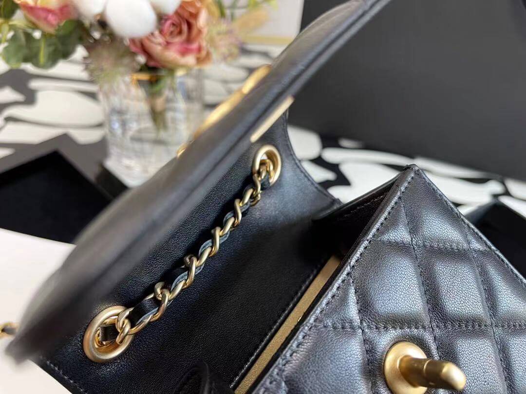 cha shoulder bag black