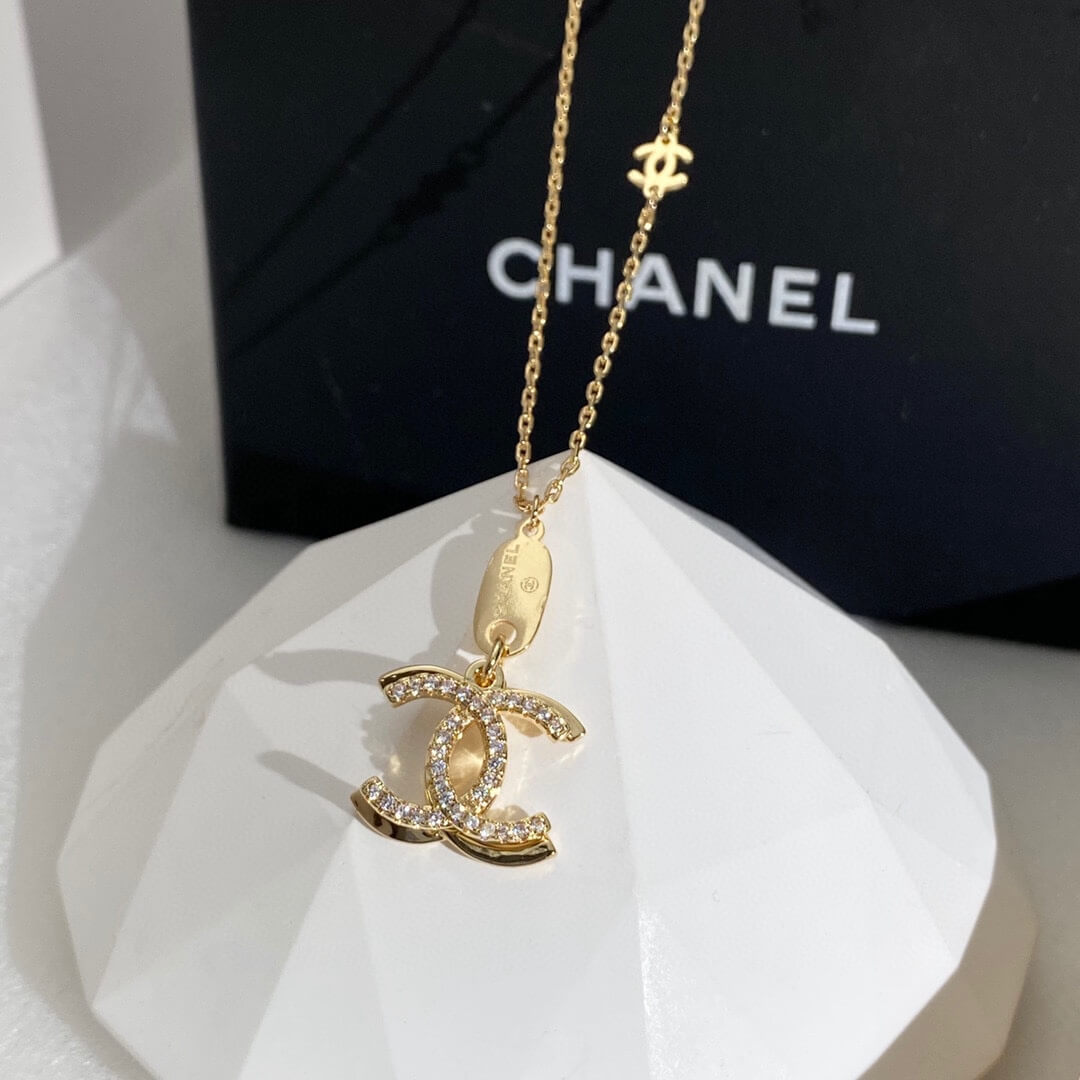 chane necklace gold with pearl free shipping in may