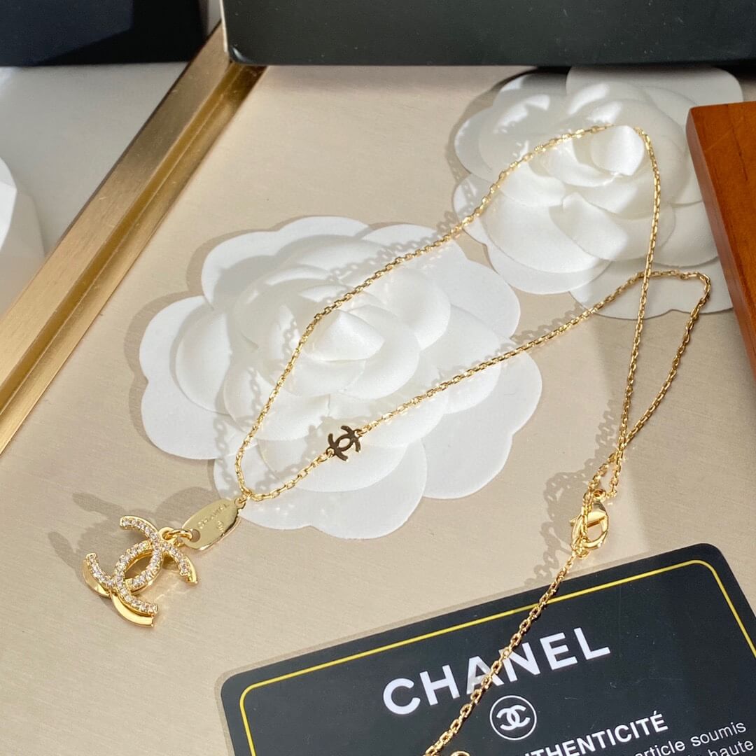 chane necklace gold with pearl free shipping in may