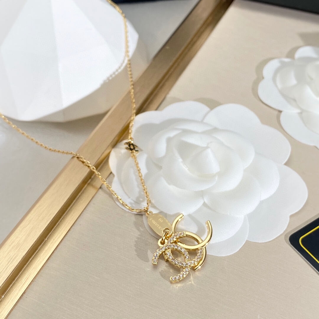chane necklace gold with pearl free shipping in may