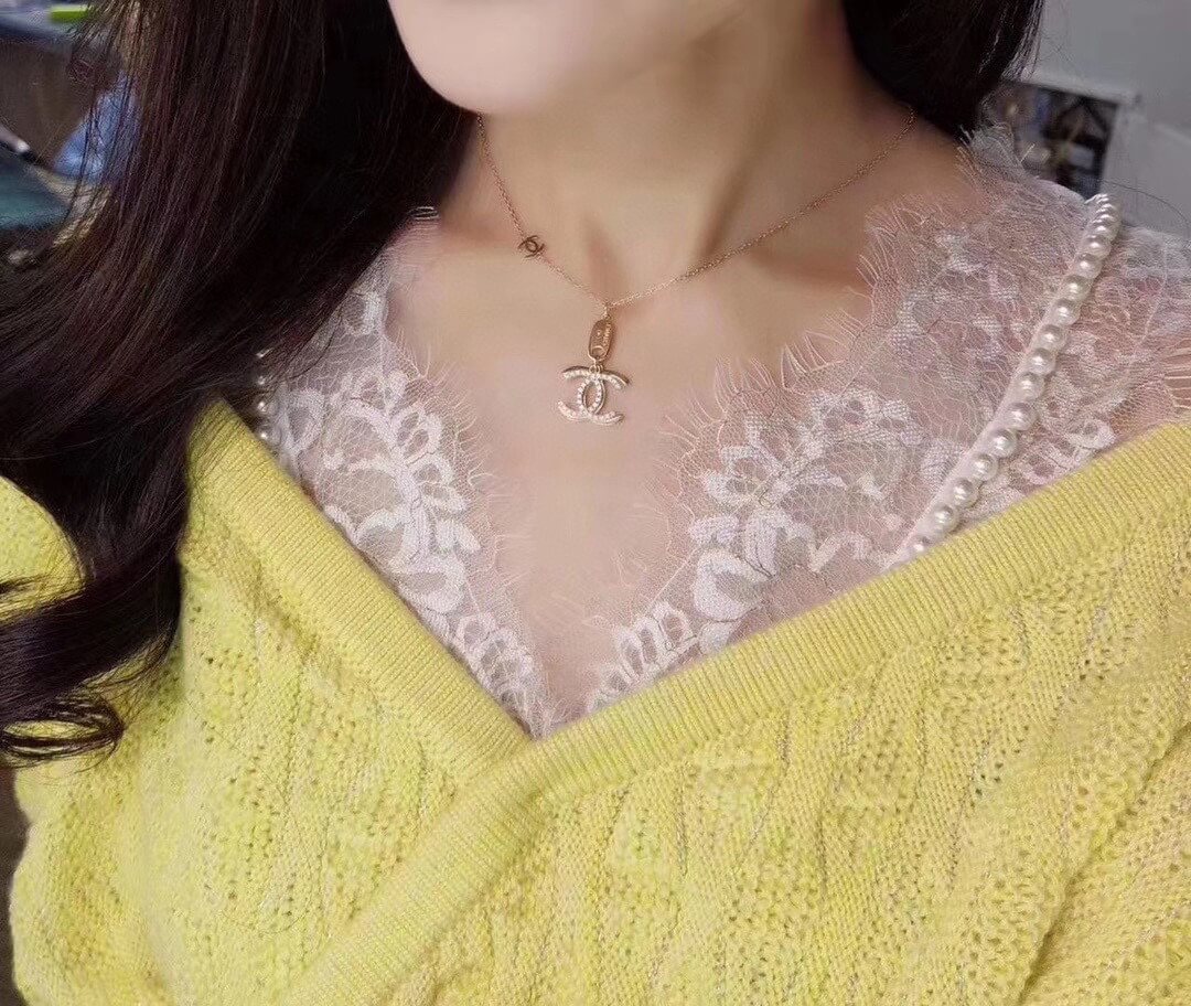 chane necklace gold with pearl free shipping in may