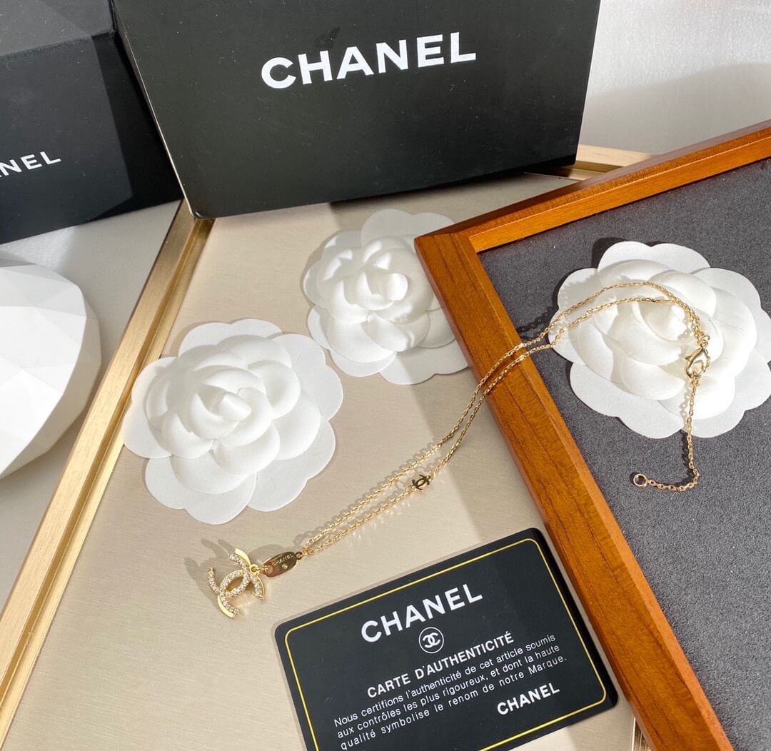 chane necklace gold with pearl free shipping in may