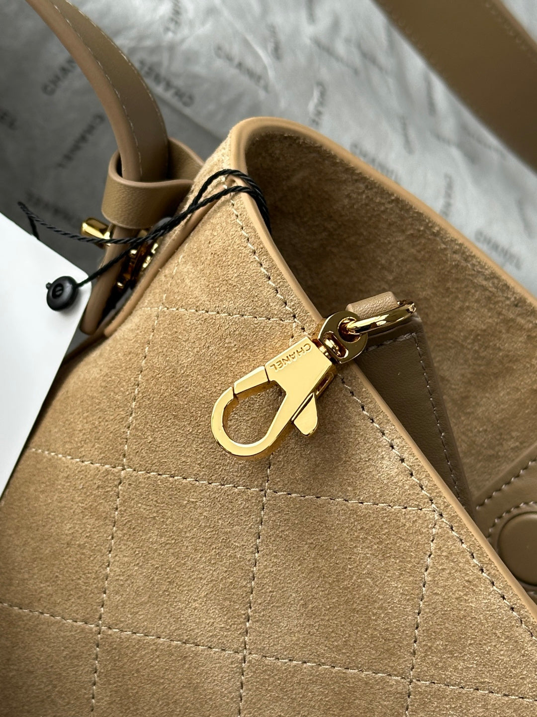 Chanel AS6268 Suede Tote - Image 7