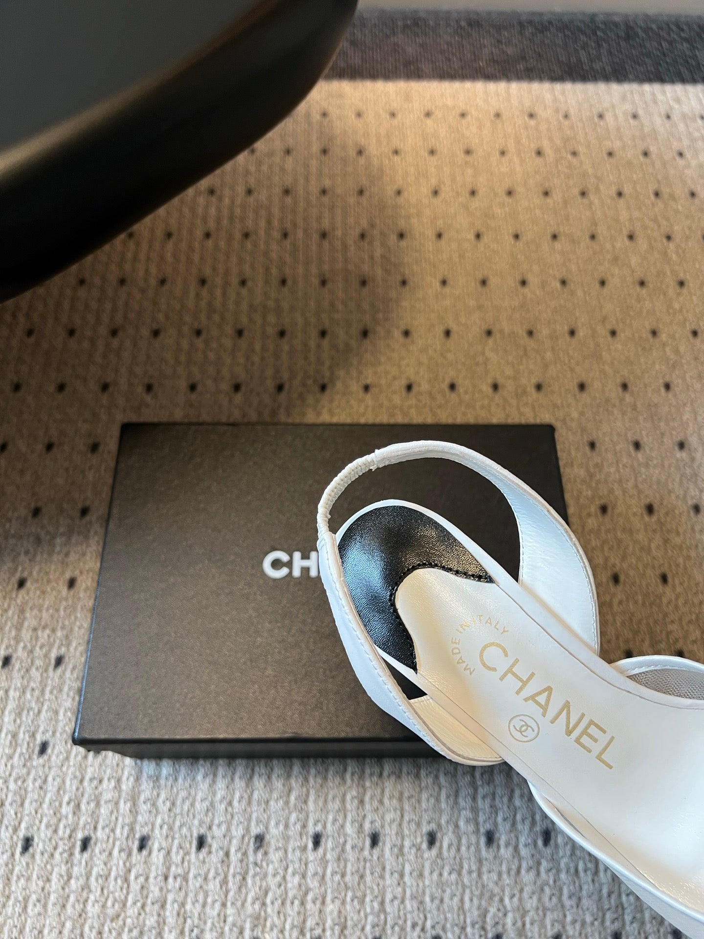 CHANEL 26SS Pointed Slingback Stiletto Heels 3826035 White - 6