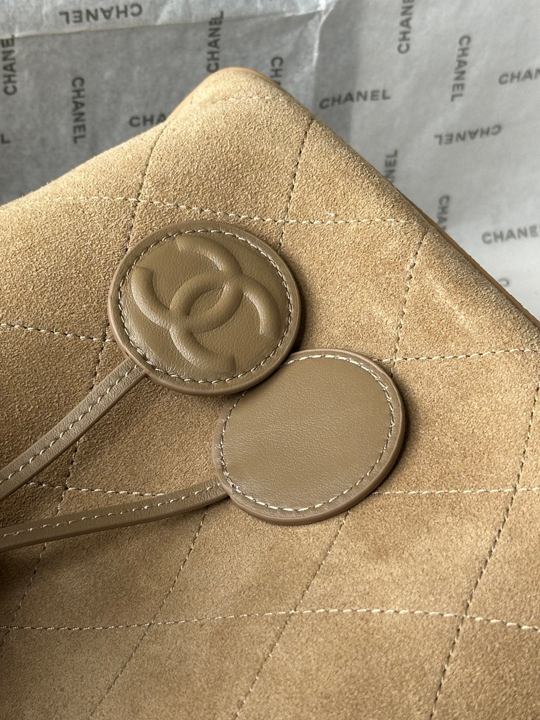Chanel AS6268 Suede Tote - Image 4