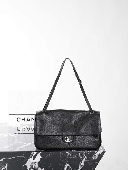 Chanel Maxi Flap Black - Image 1