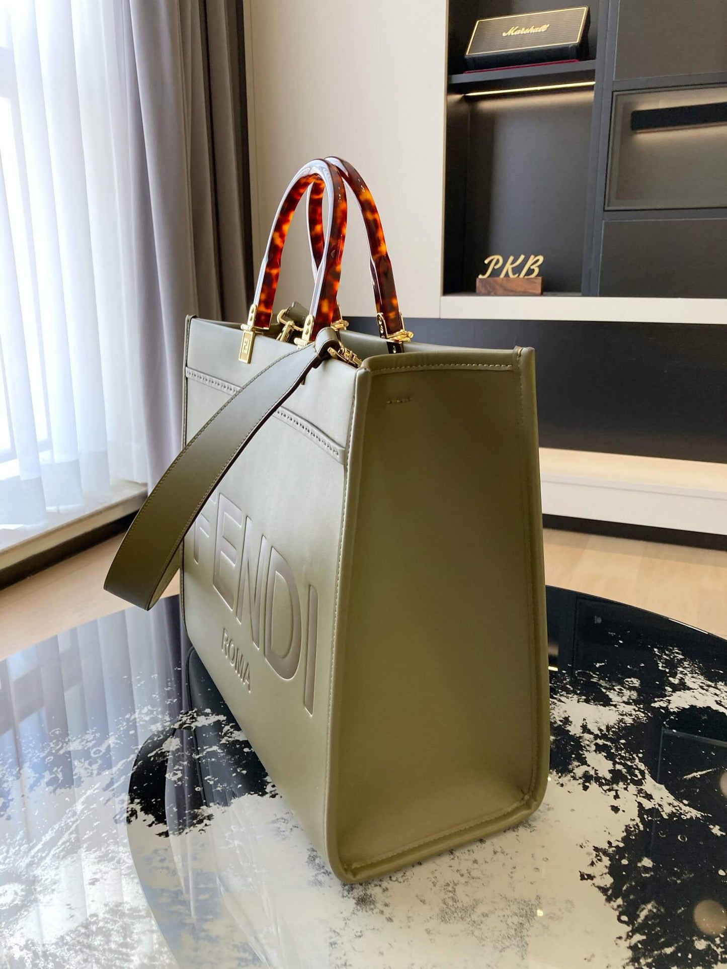 Hawksbill integrated handle fendi handbag