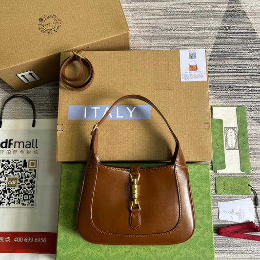 gg636709 subaxillary bag 28cm brown cowhide