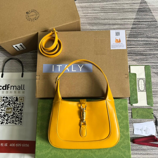 gg636709 subaxillary bag 28cm yellow cowhide