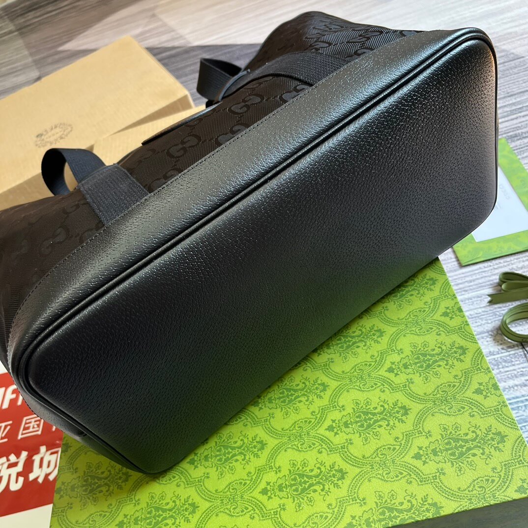 gg746037 off the grid handbag 39cm black cowhide