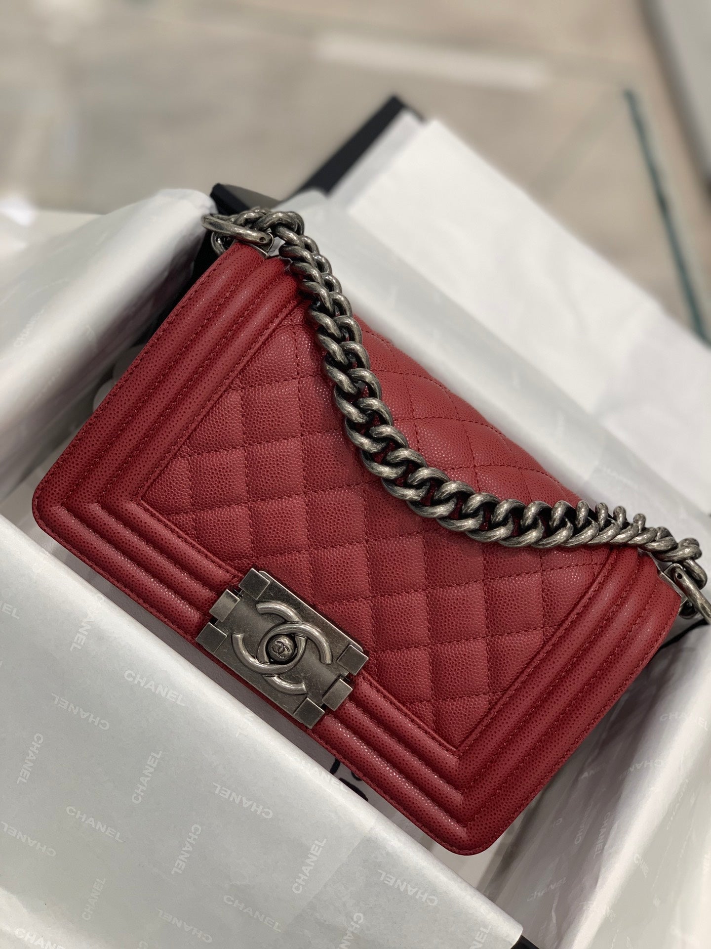 CHANEL LEBOY 20cm red leather caviar silver hardware