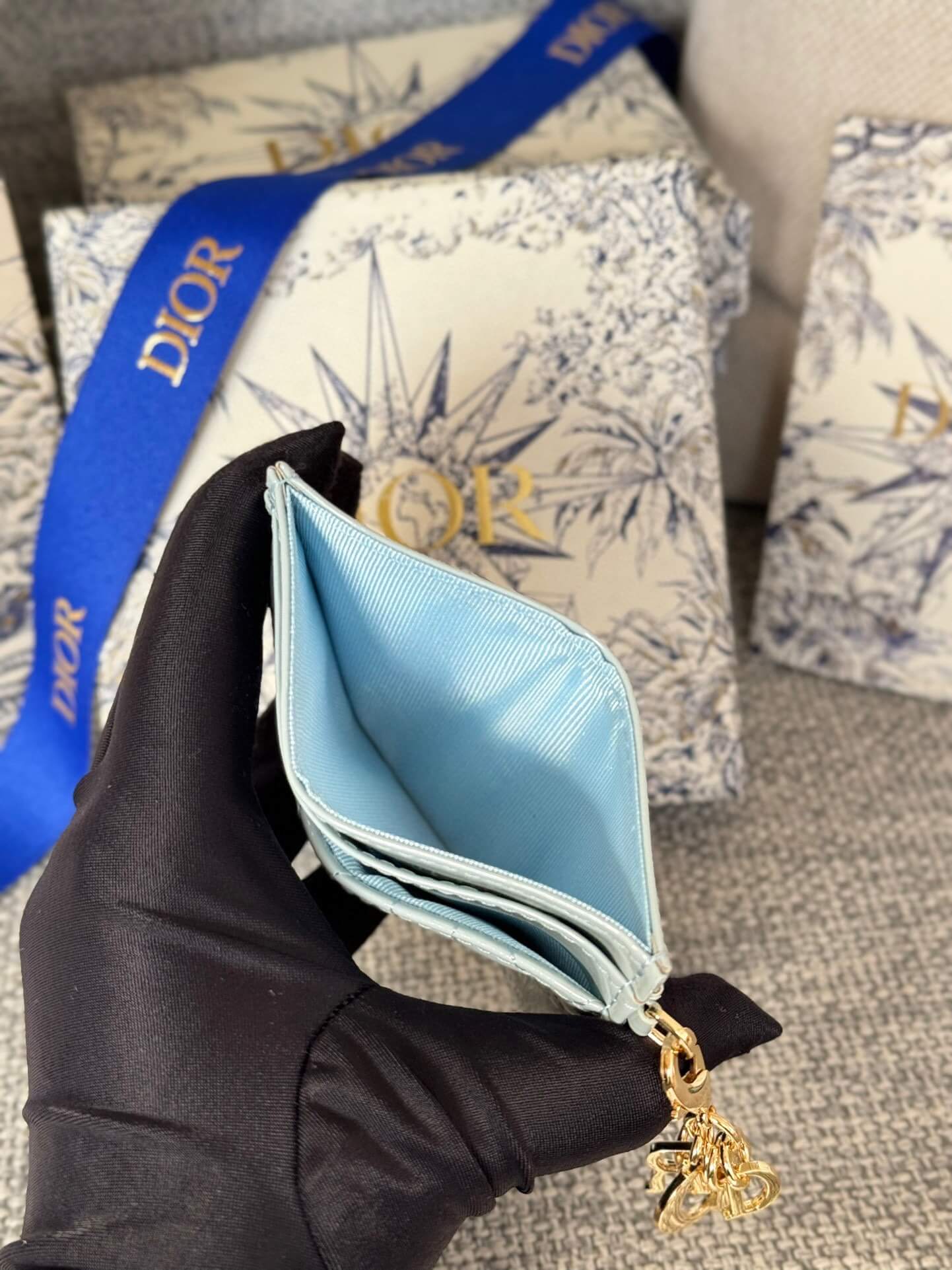 lady card holder lacquer leather dmz240617 light blue