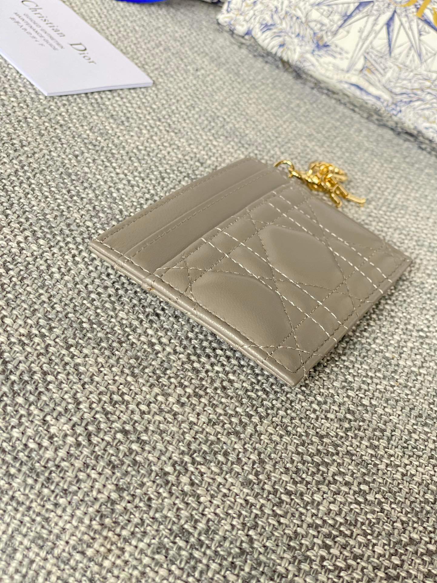 lady card holder lacquer leather dmz240617 light grey