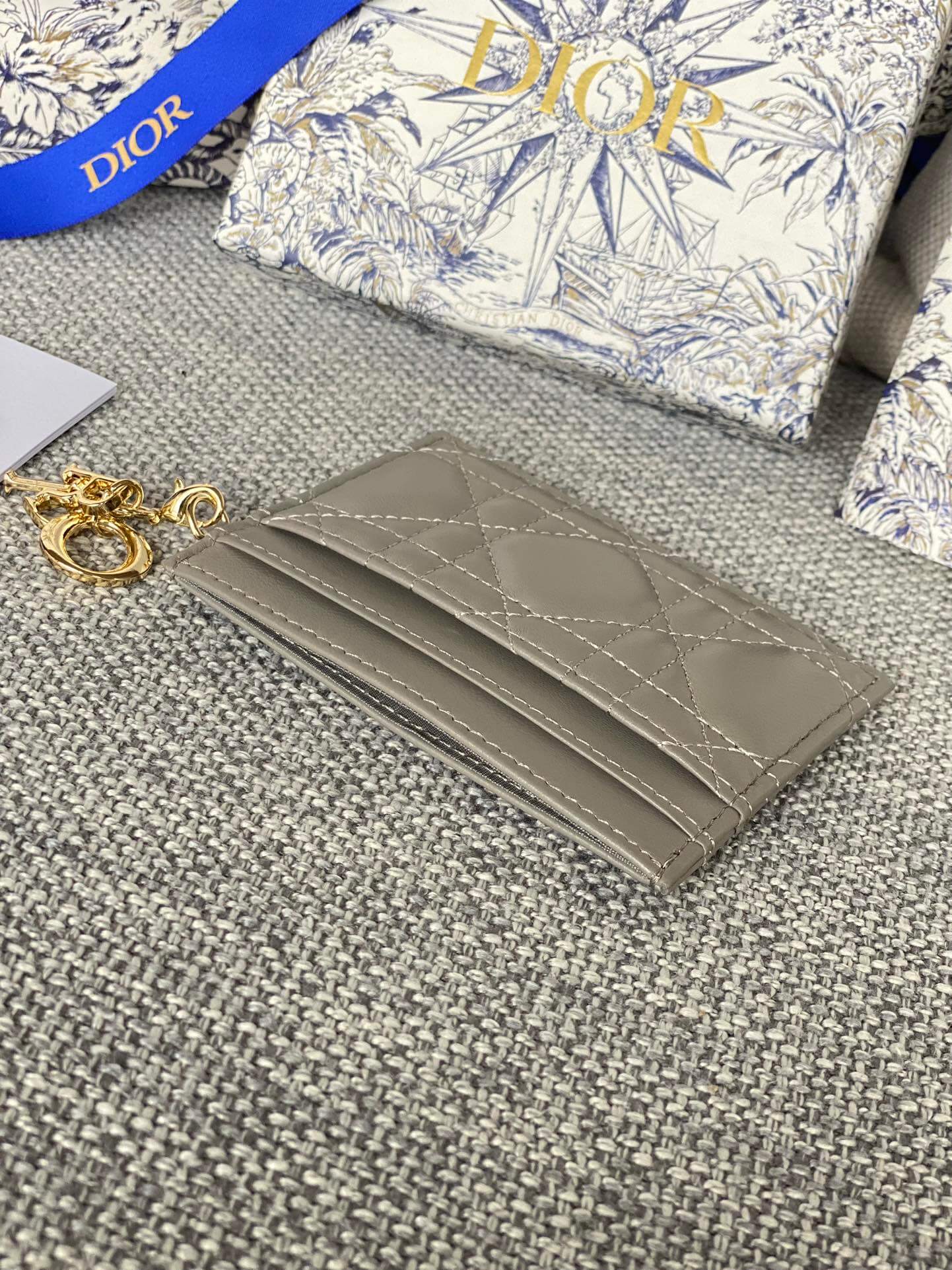 lady card holder lacquer leather dmz240617 light grey