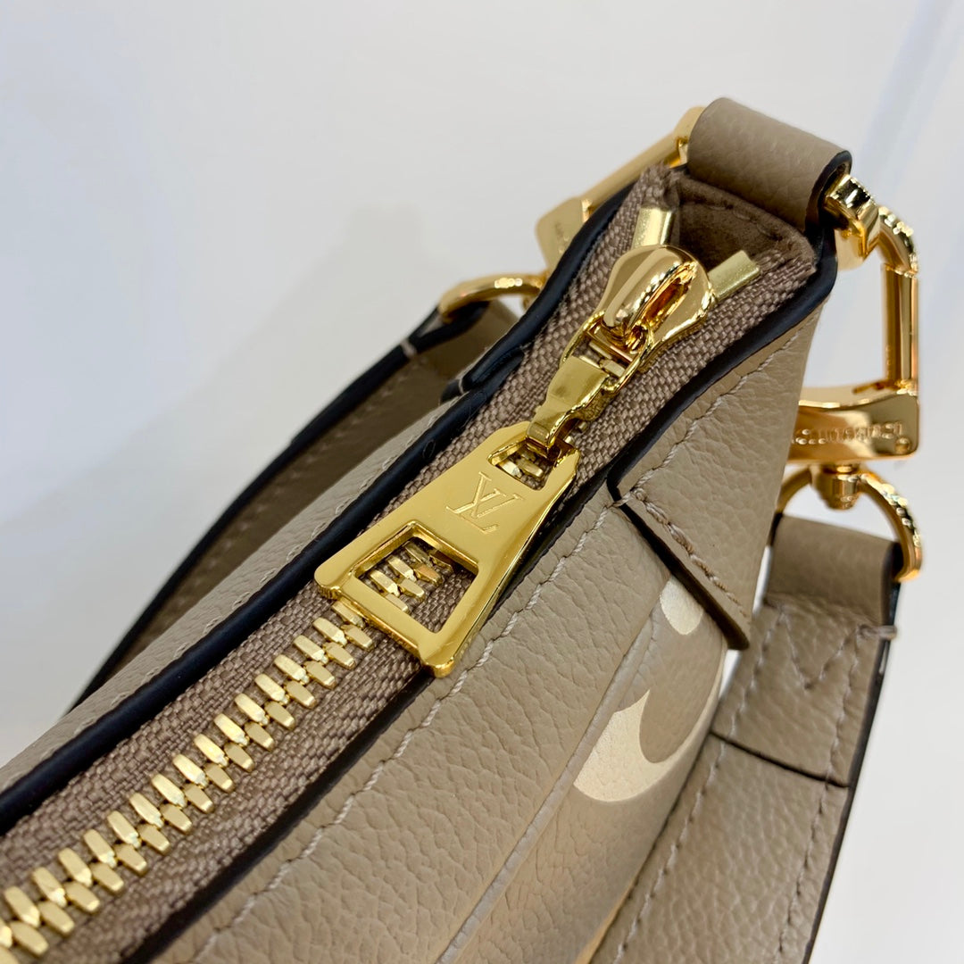 louis m46112 gray beige crossbody bag blcolor monogram empreinte leather