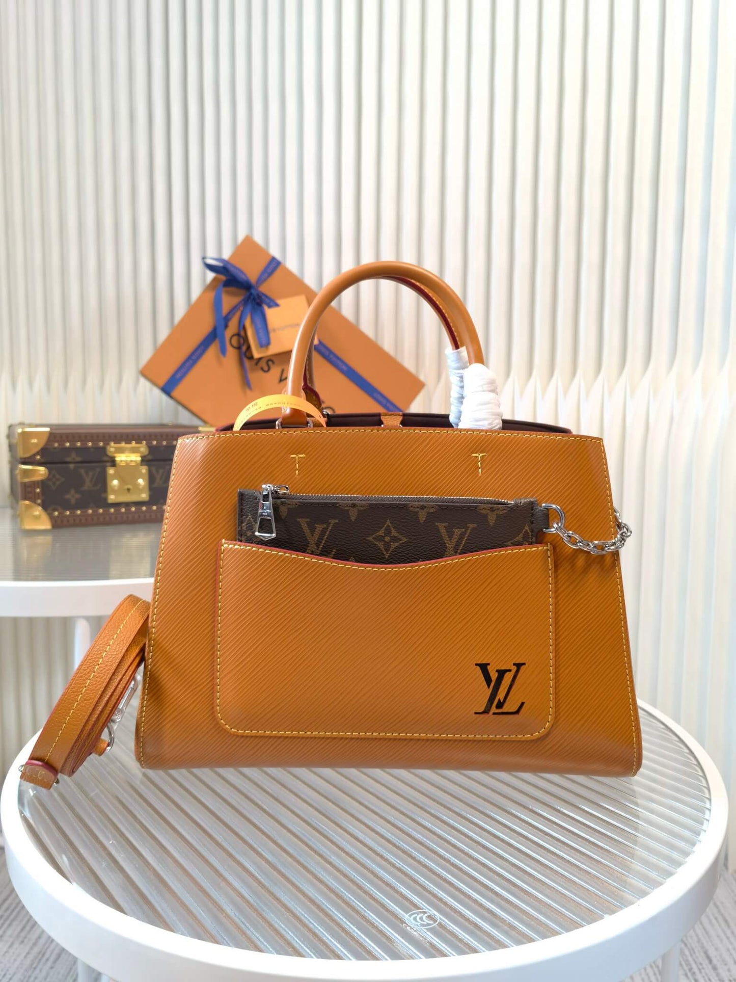 louis vuitton  Tote MM Brown