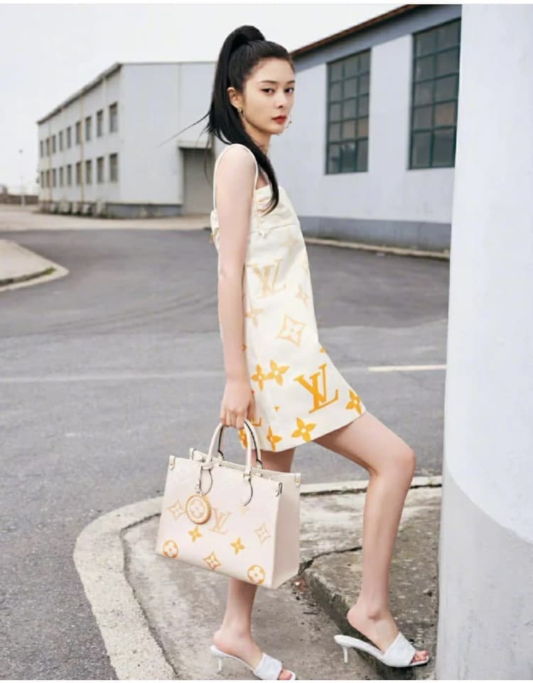 louis vuitton tote bag onthego mm m45717 m45718 cream saffron blue