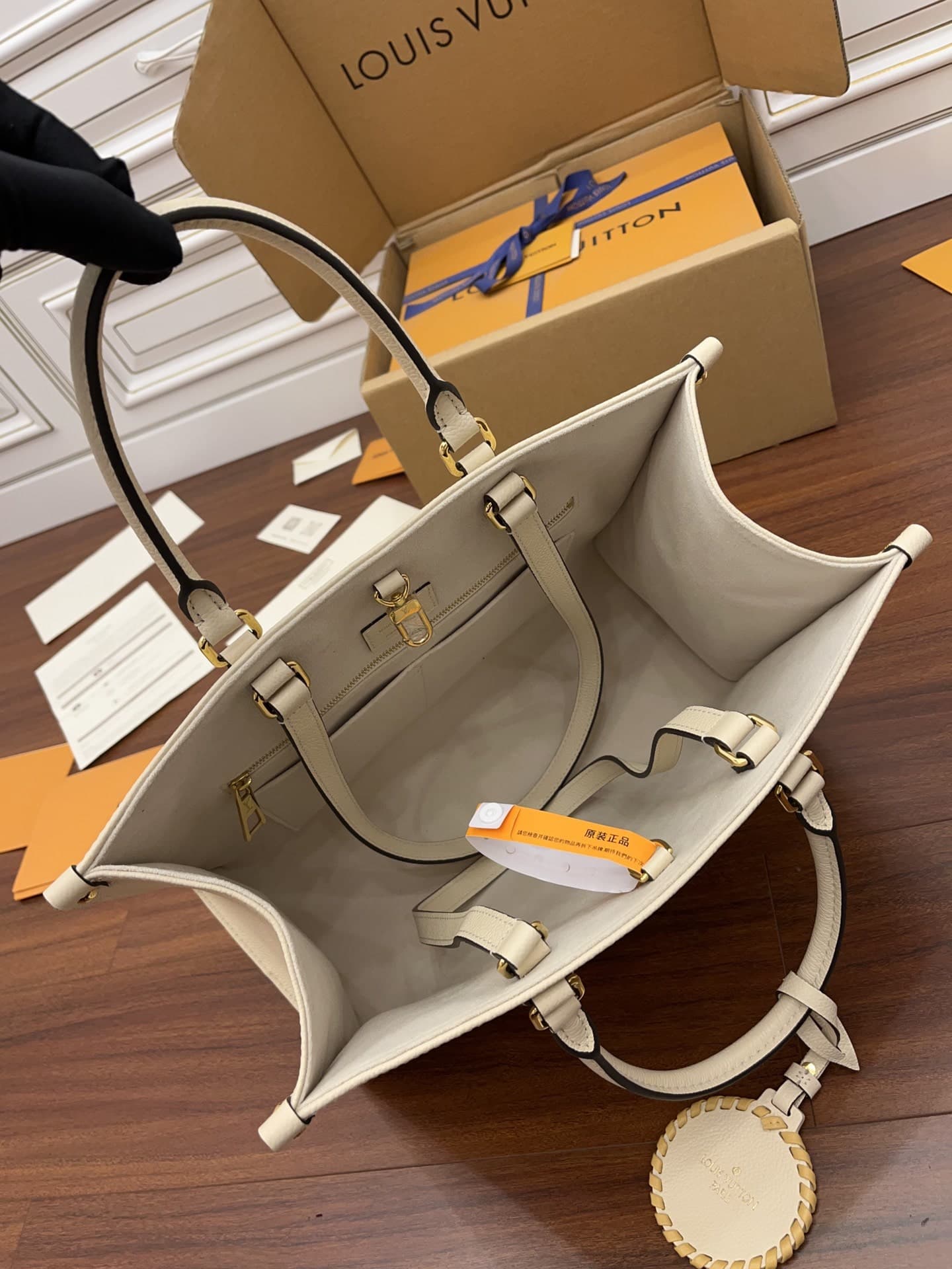 louis vuitton tote bag onthego mm m45717 m45718 cream saffron blue