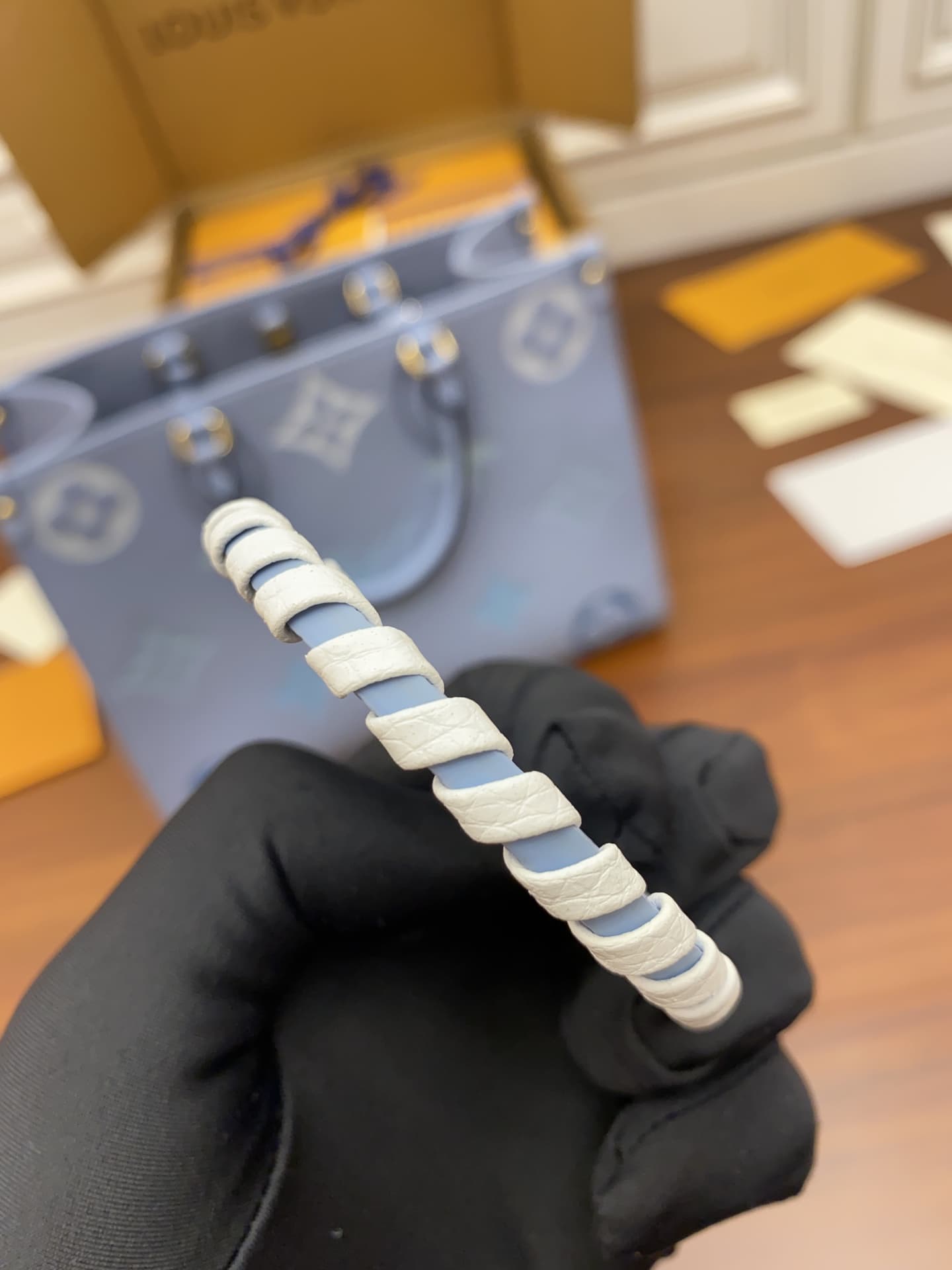 louis vuitton tote bag onthego mm m45717 m45718 cream saffron blue