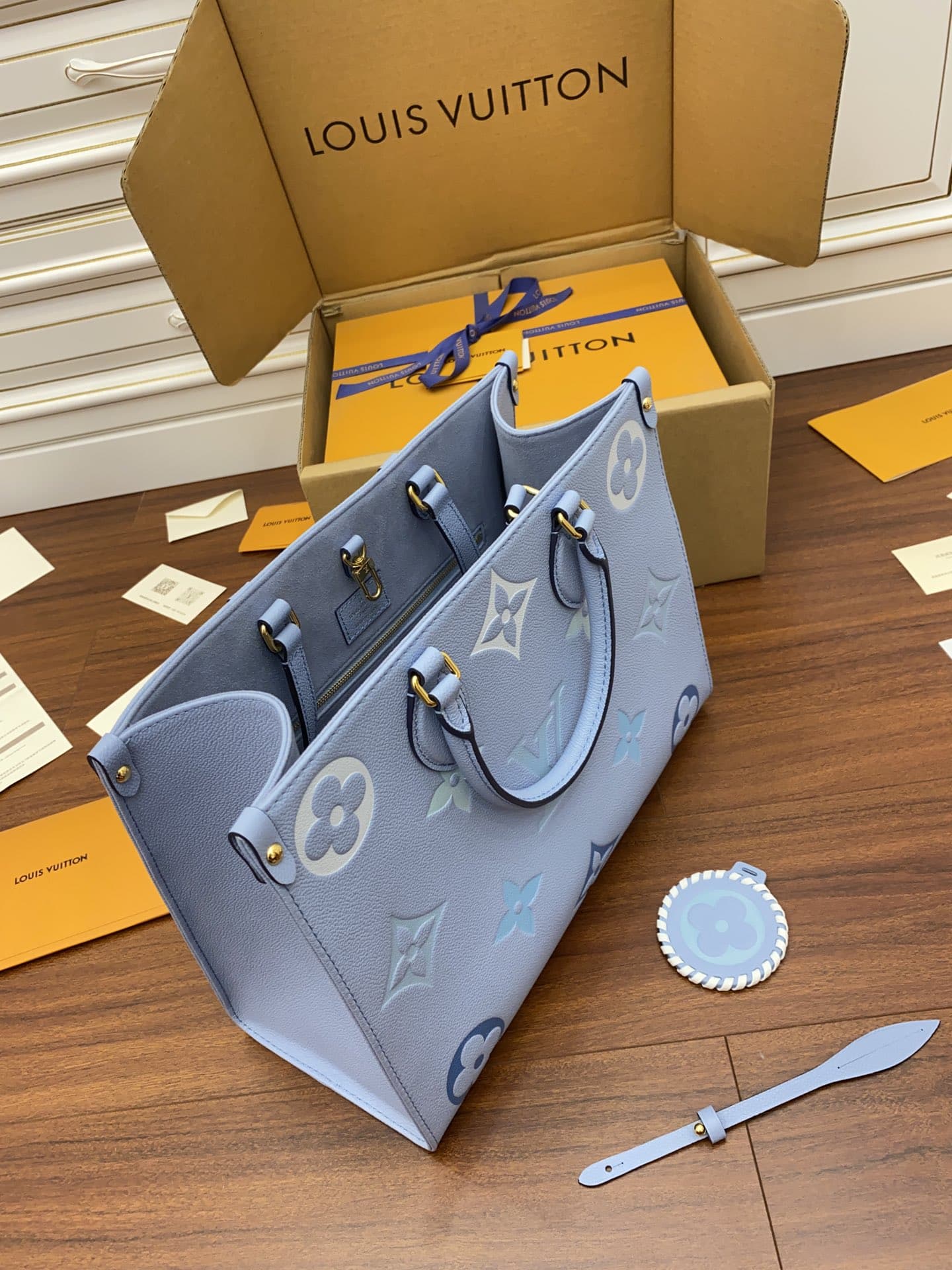 Tote bag Onthego M45718