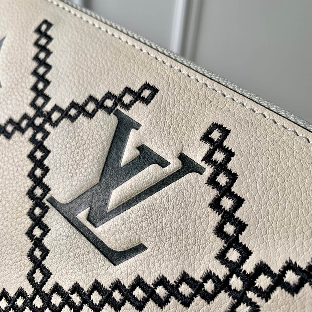 zippy wallet m81141 white embroidery