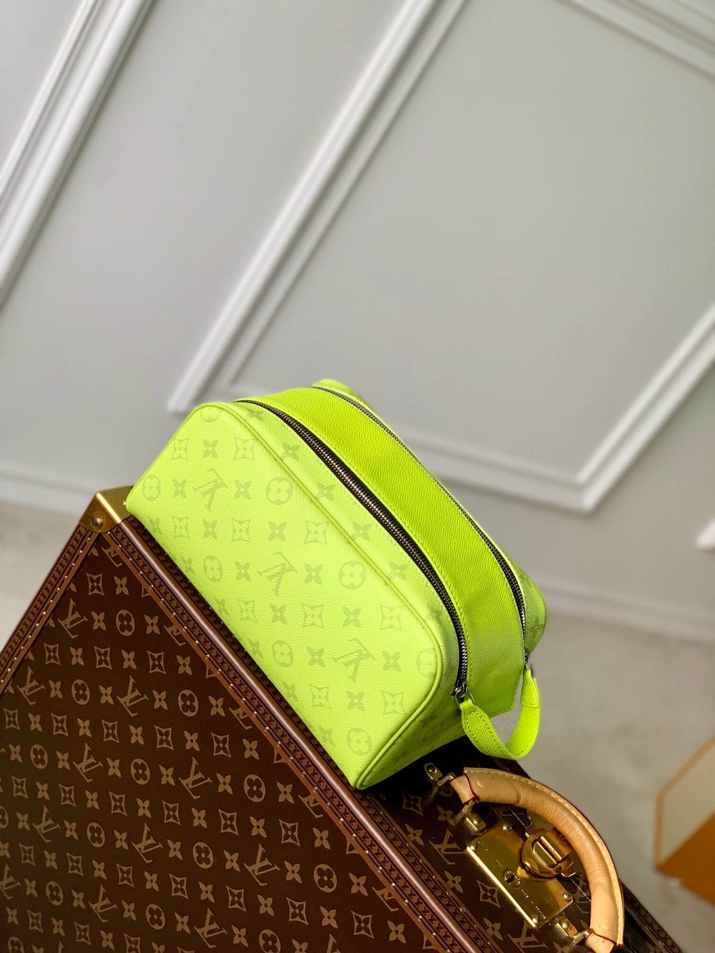 m10144 dopp kit taiga monogram 28cm neon yellow free shipping wallet