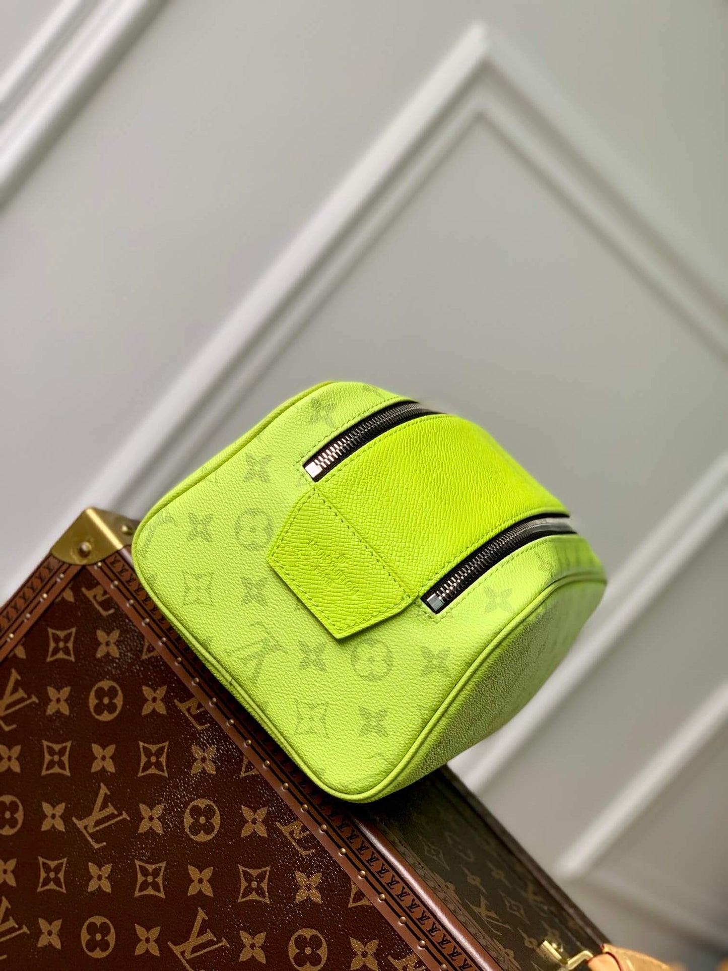 m10144 dopp kit taiga monogram 28cm neon yellow free shipping wallet