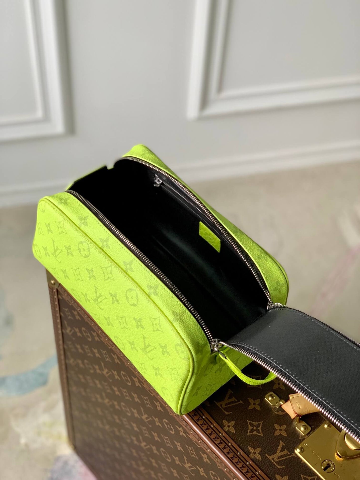 m10144 dopp kit taiga monogram 28cm neon yellow free shipping wallet