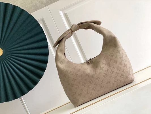 m20788 why knot mm monogram grey 36cm