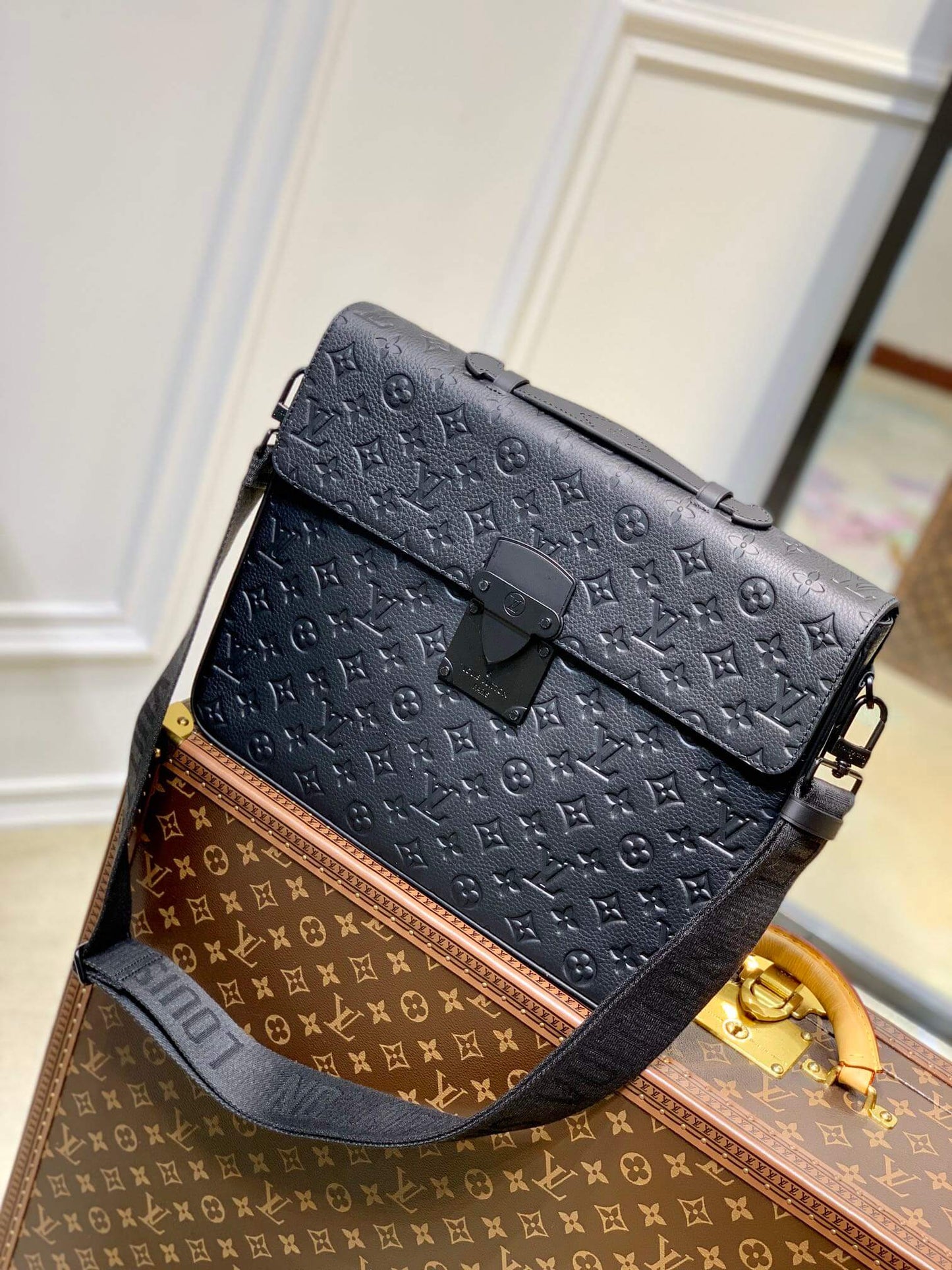 m20835 s lock briefcase taurillon monogram 39cm briefcase black