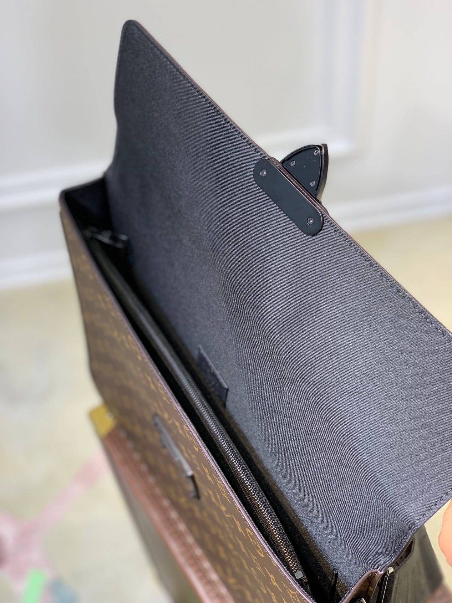 m20835 s lock briefcase taurillon monogram 39cm briefcase