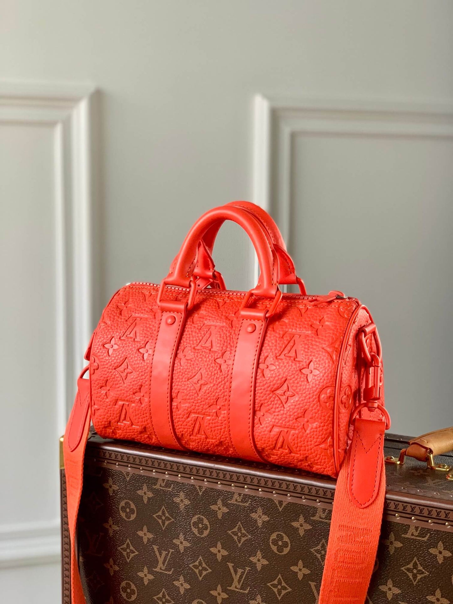 m20900 keepall bandouliere 25 embossing red handbag shoulder bag cross body bags man bag mens bag