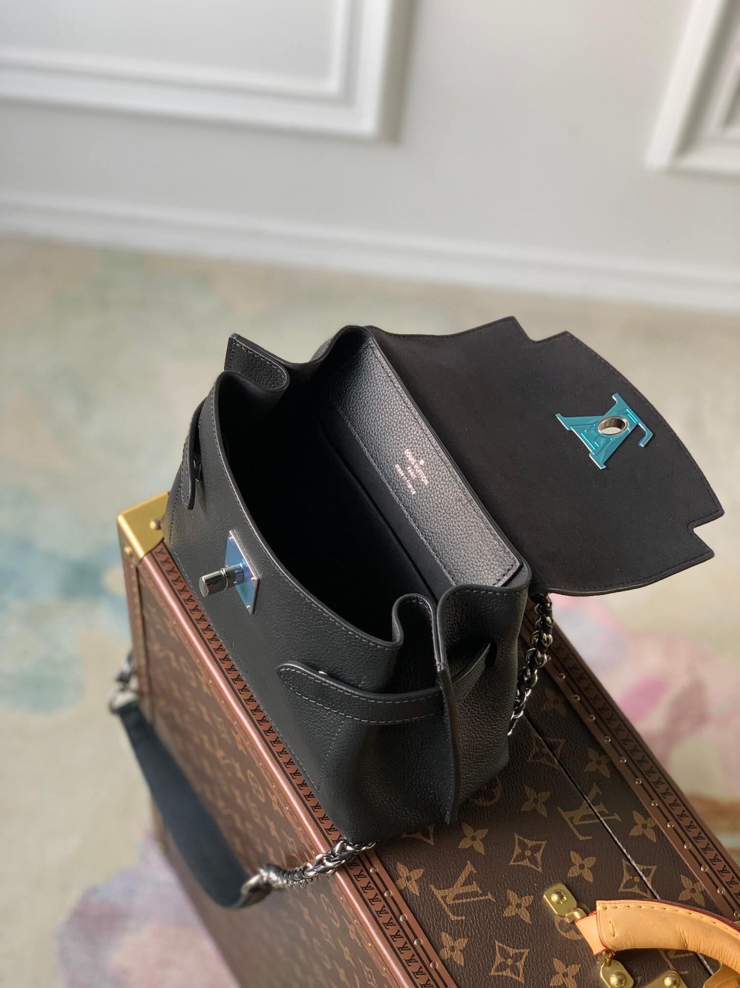 m20997 lockme ever mini 23cm black shoulder bag cross body bags handbag