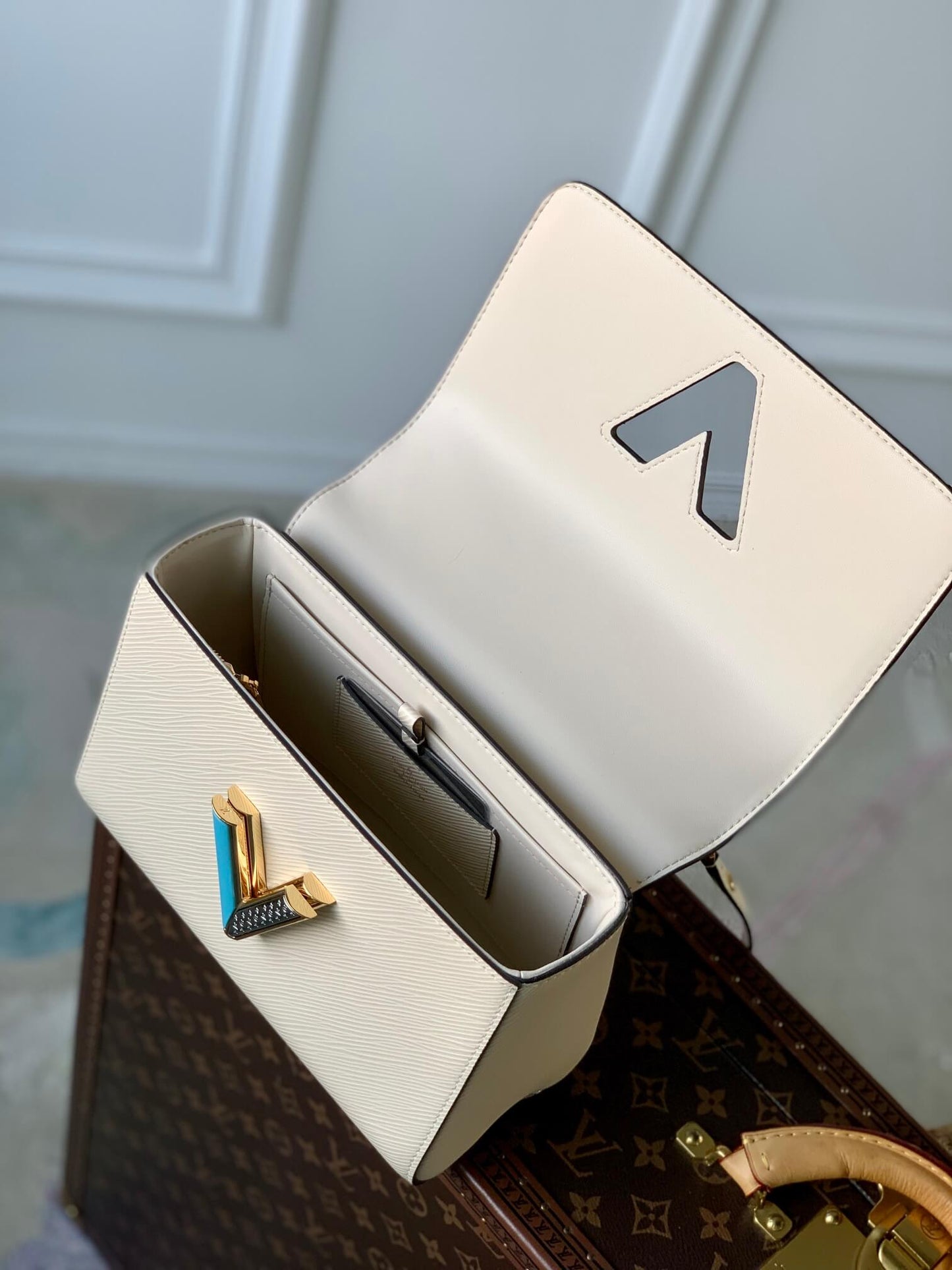 m21032 twist mm monogram 23cm white small square bag cross body bags shoulder bag