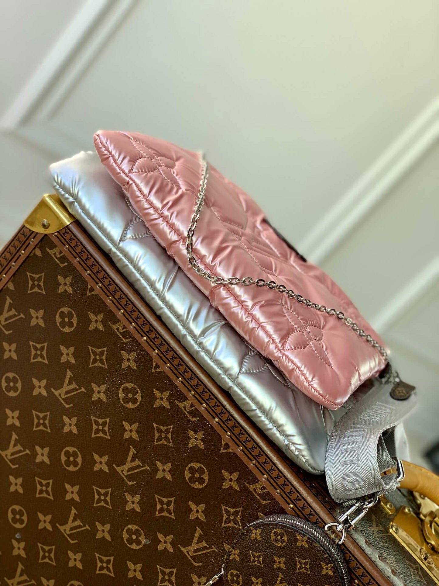 m21056 maxi multi pochette accessoires 34cm pillow silver pale pink subaxillary bag shoulder bag cross body bags