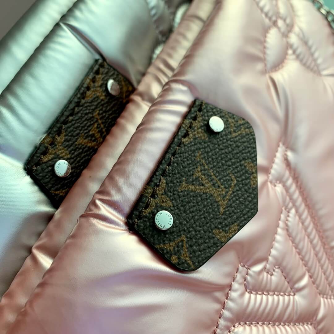 m21056 maxi multi pochette accessoires 34cm pillow silver pale pink subaxillary bag shoulder bag cross body bags