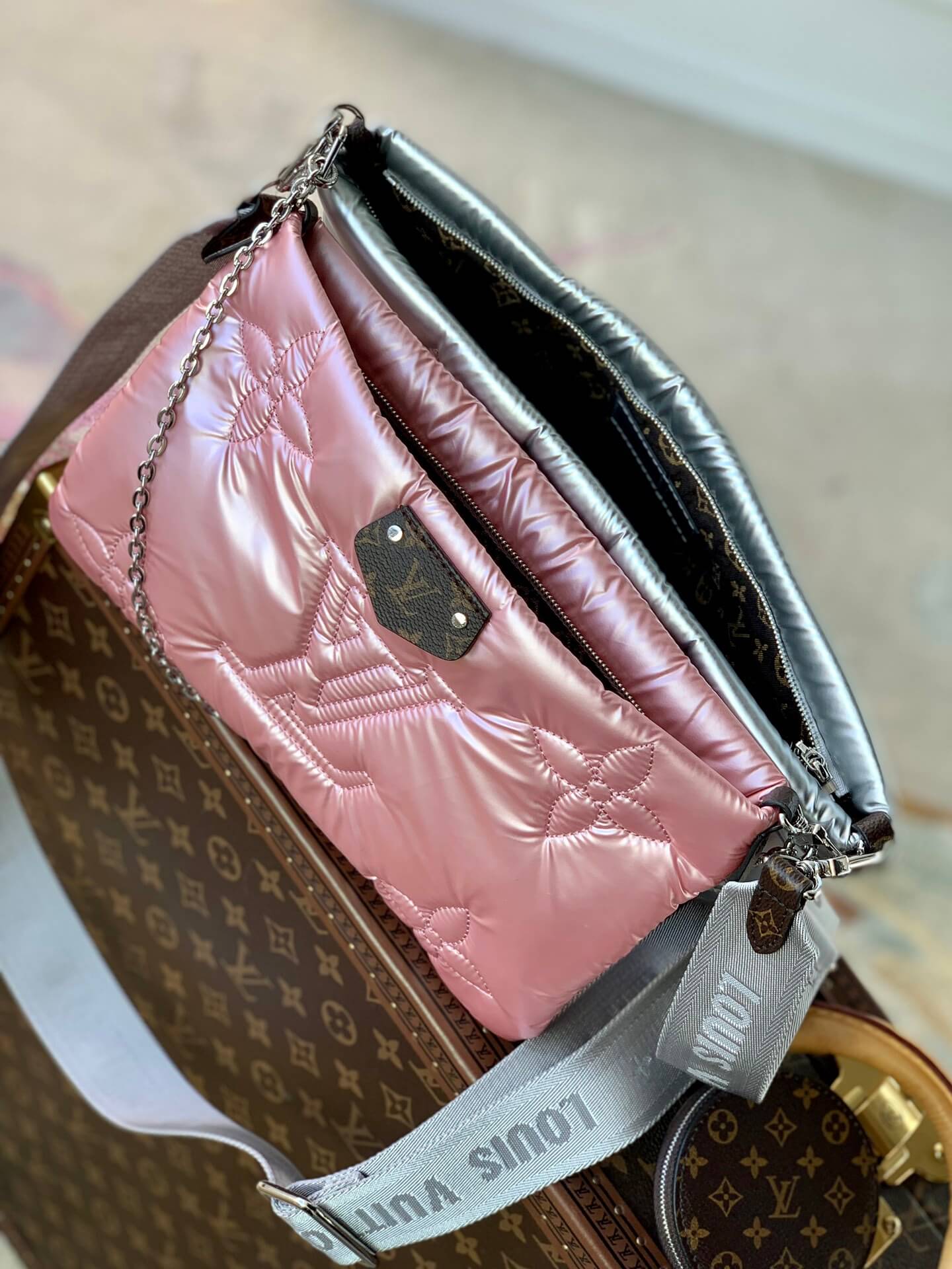 m21056 maxi multi pochette accessoires 34cm pillow silver pale pink subaxillary bag shoulder bag cross body bags