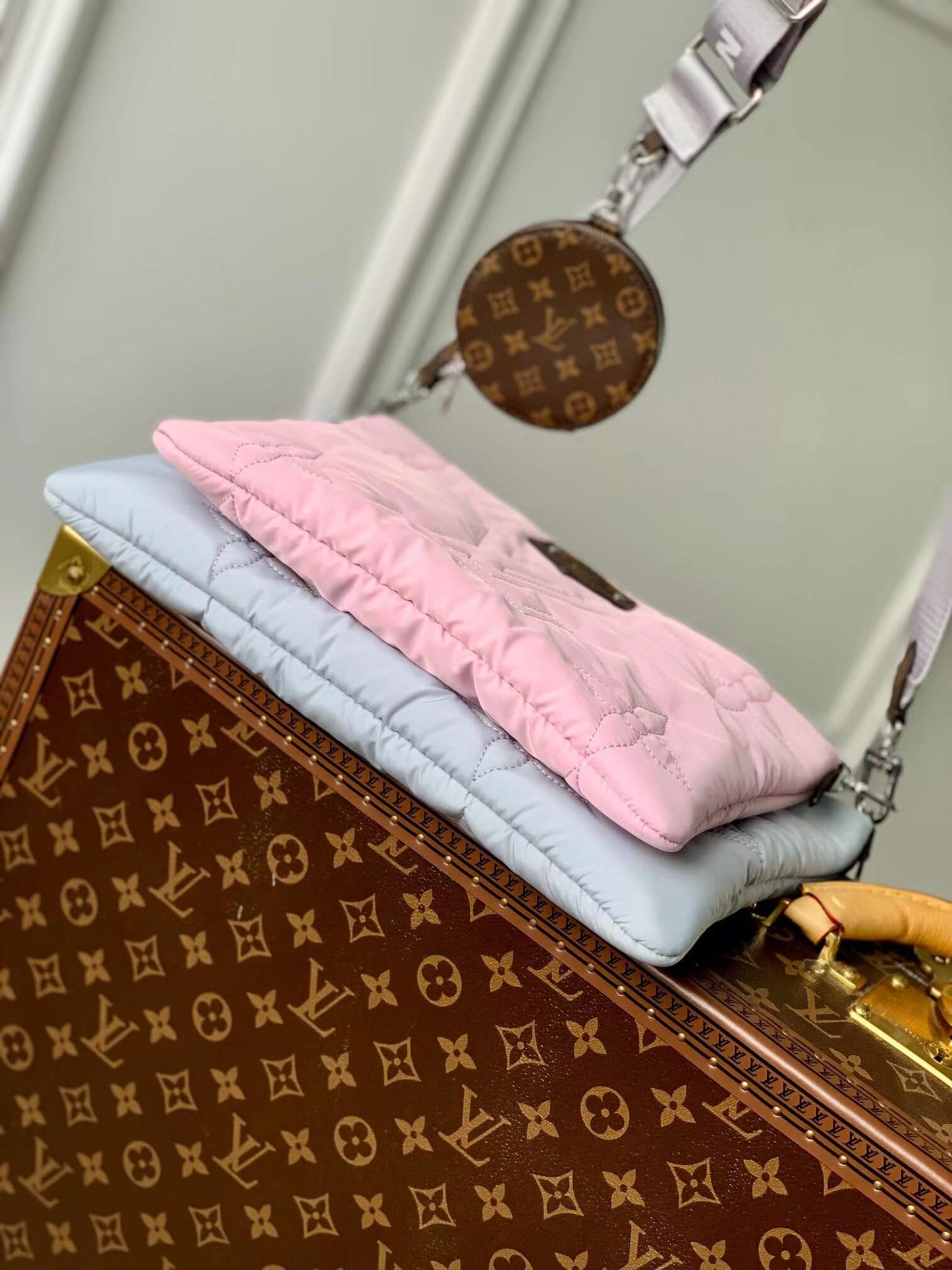 m21056 maxi multi pochette accessoires 34cm silver pale pink