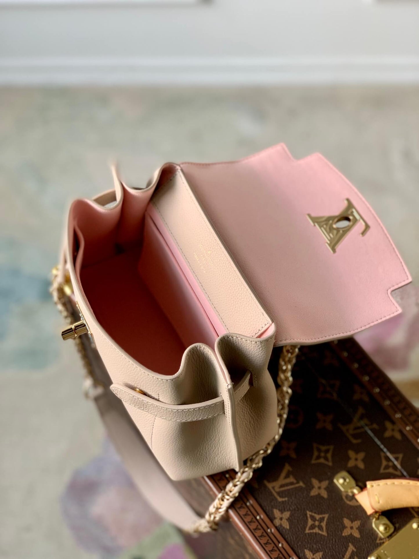 m21088 lockme ever mini 23cm dirty white pink shoulder bag cross body bags handbag