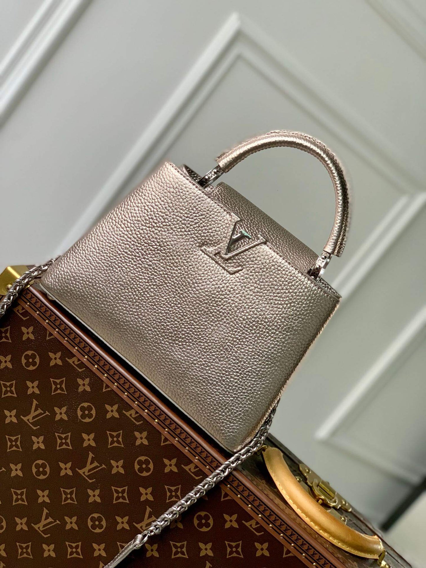 m21102 capucines bb 27cm etain metallic gray shoulder bag cross body bags handbag