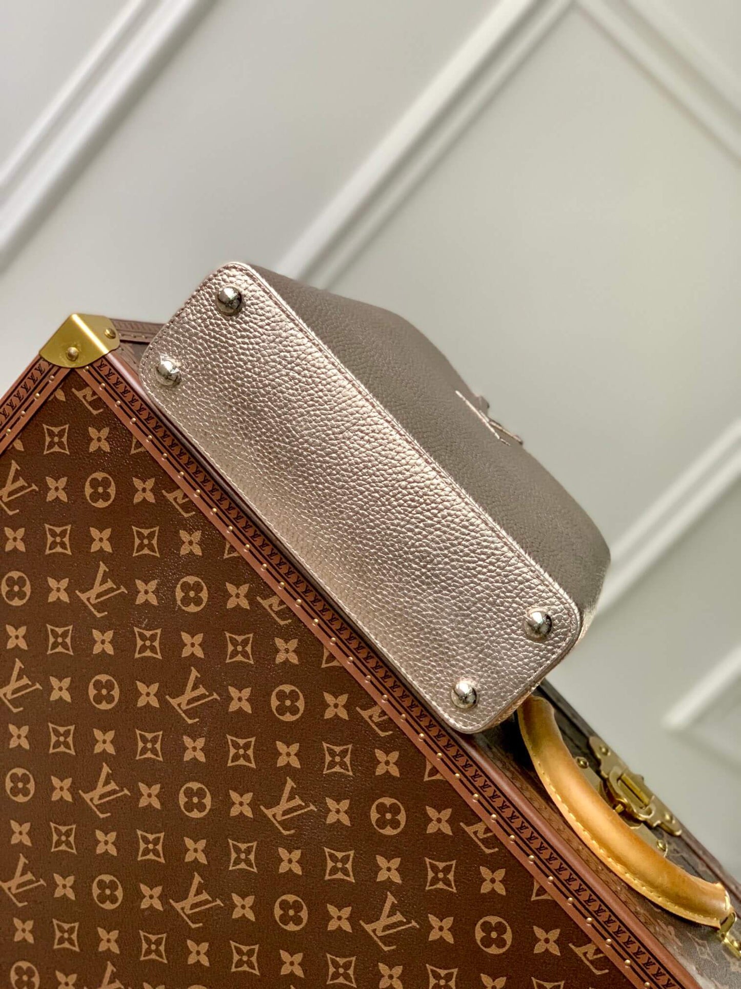 m21102 capucines bb 27cm etain metallic gray shoulder bag cross body bags handbag