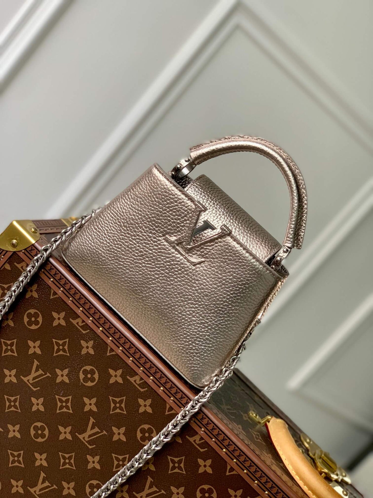 m21102 capucines pm 21cm etain metallic gray shoulder bag cross body bags handbag